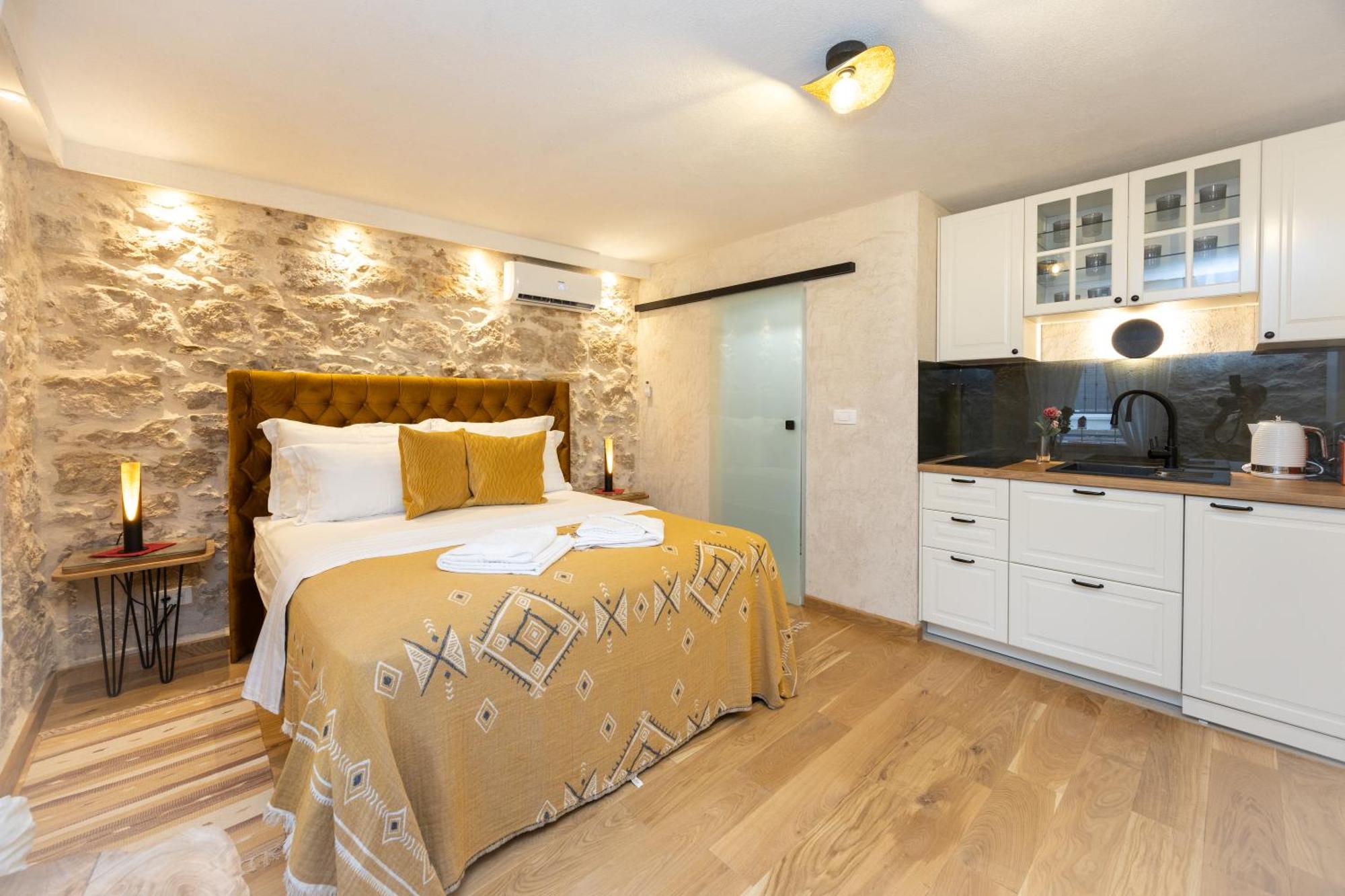Kruna Apartments Est 2024 Spalato Esterno foto