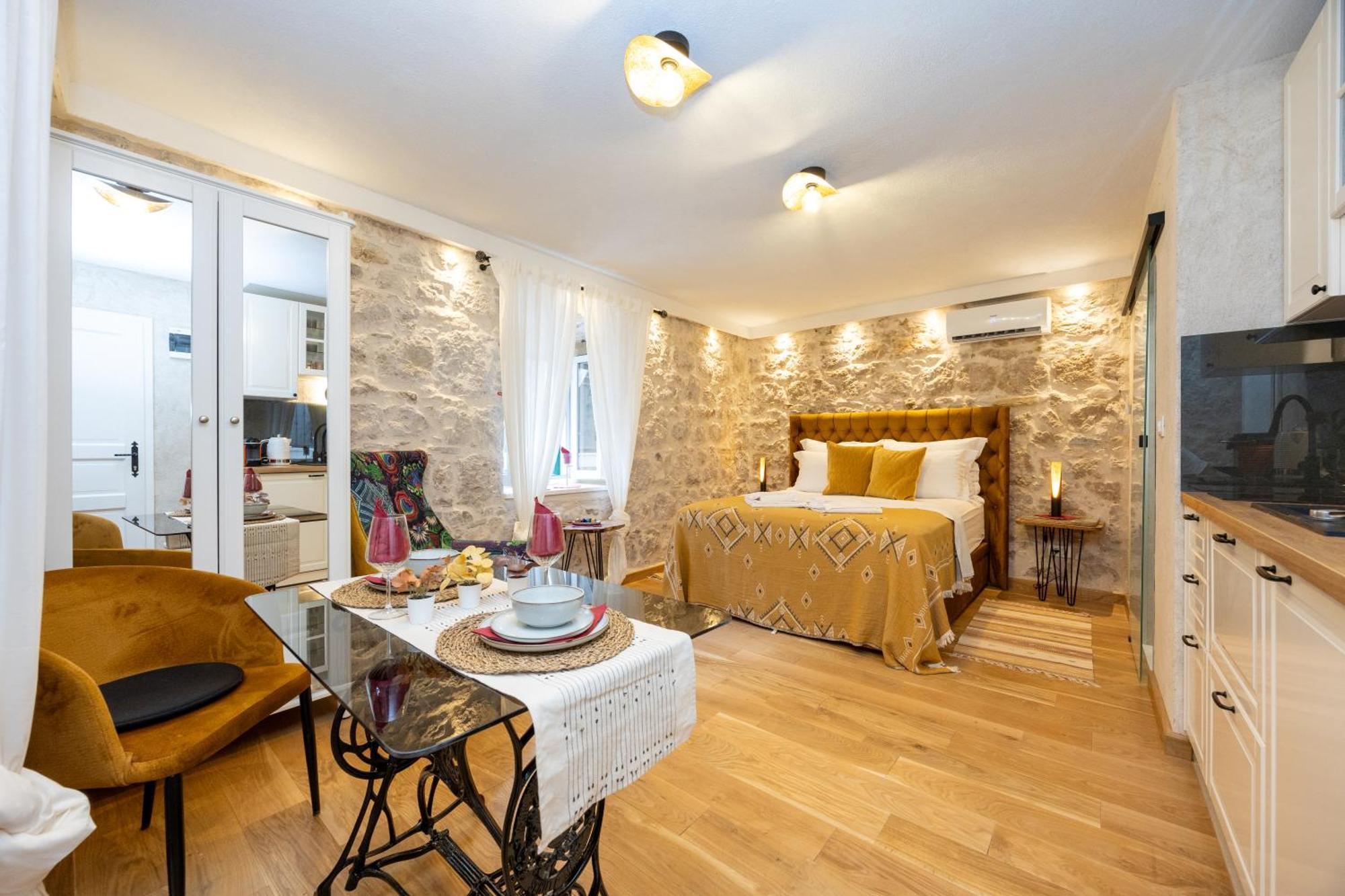 Kruna Apartments Est 2024 Spalato Esterno foto