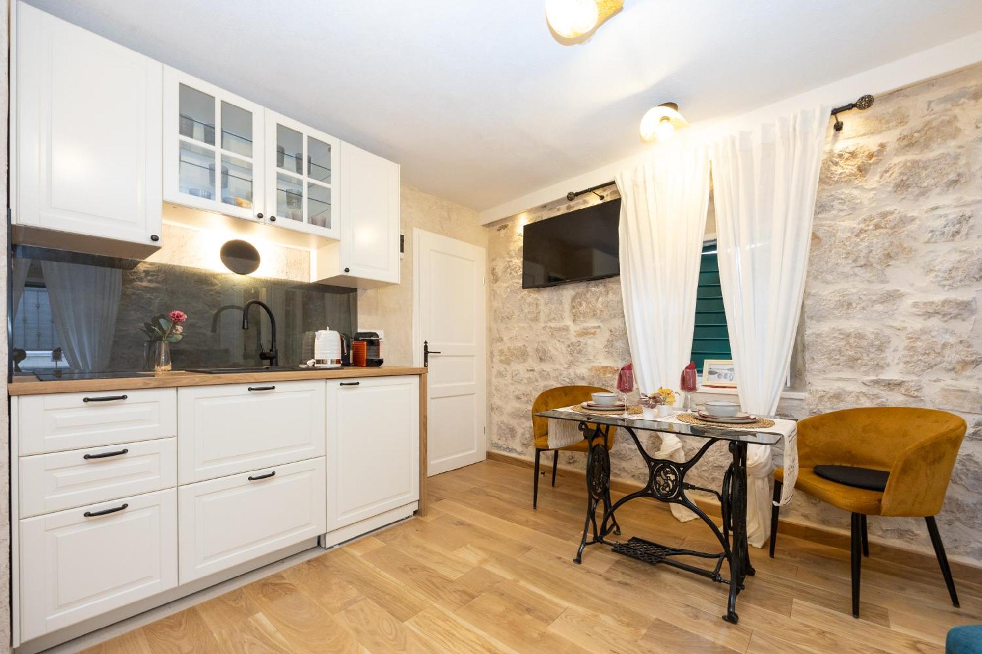 Kruna Apartments Est 2024 Spalato Esterno foto