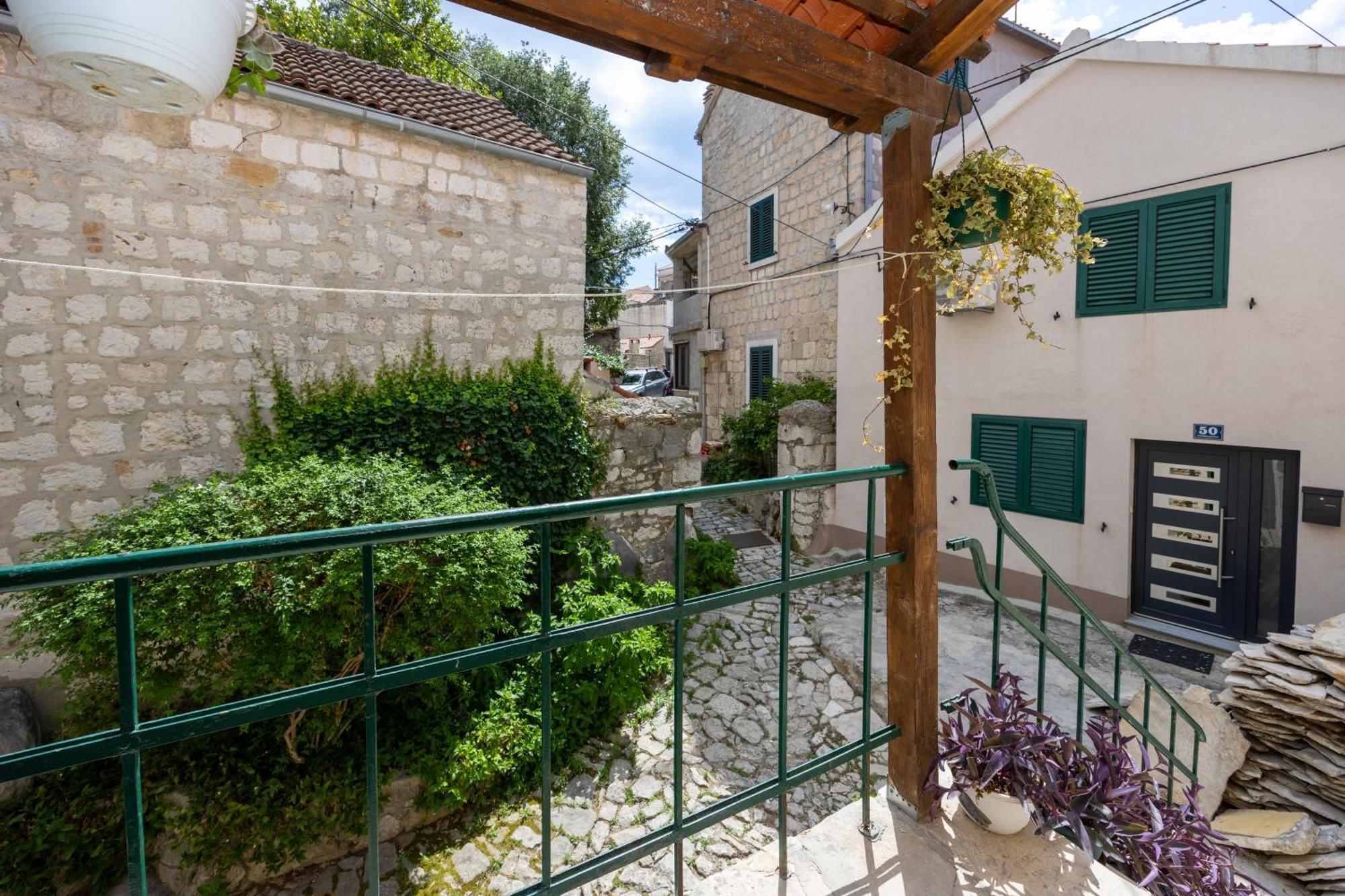 Kruna Apartments Est 2024 Spalato Esterno foto
