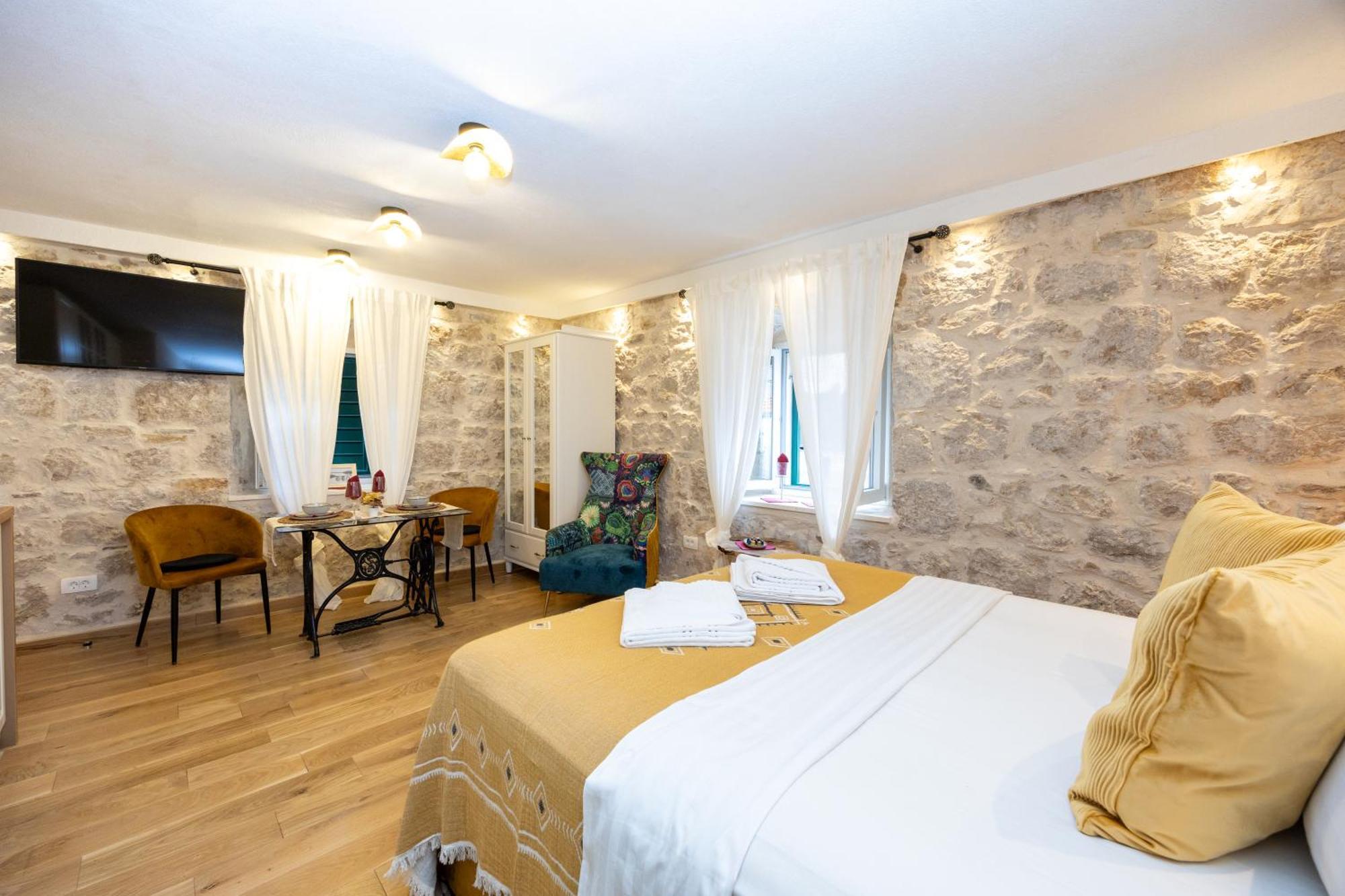 Kruna Apartments Est 2024 Spalato Esterno foto