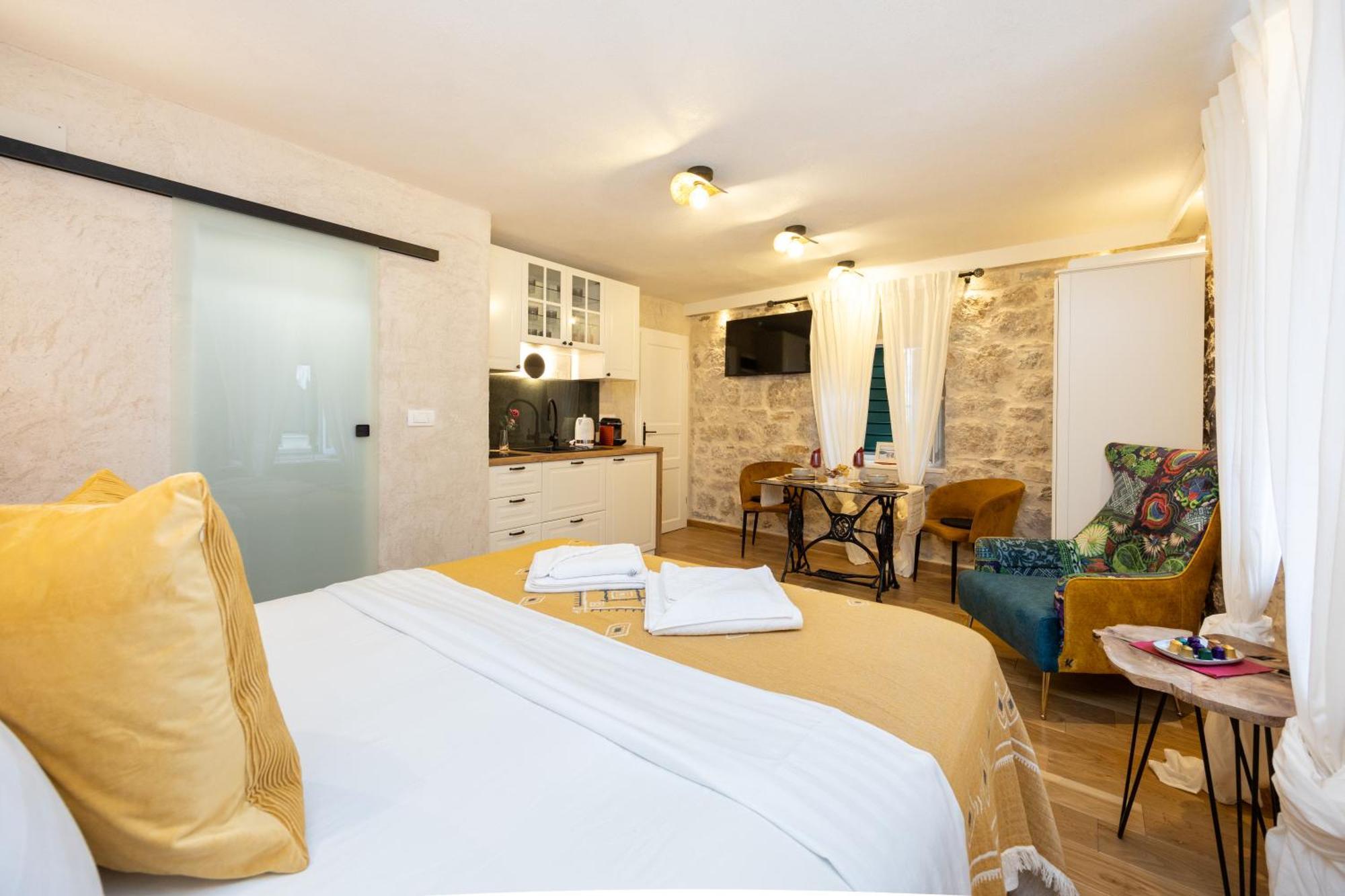 Kruna Apartments Est 2024 Spalato Esterno foto